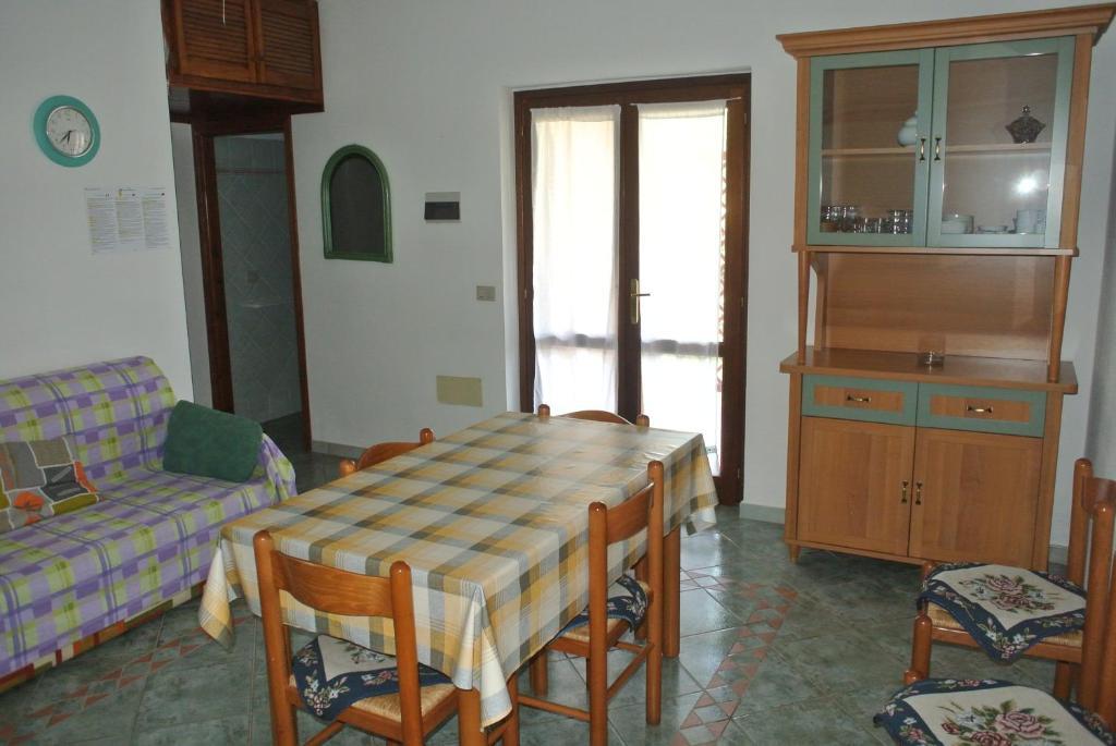 Case Vacanza Fenicotteri San Teodoro  Exterior photo
